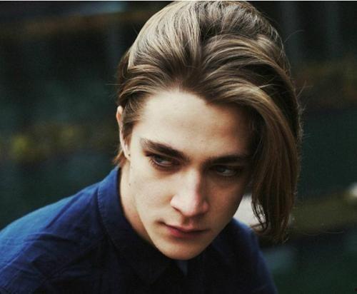 欧美猛男长发造型视频,颠覆传统，展现独特魅力