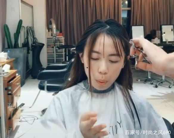 欧美小姐姐剪了头发视频,时尚潮流新风向