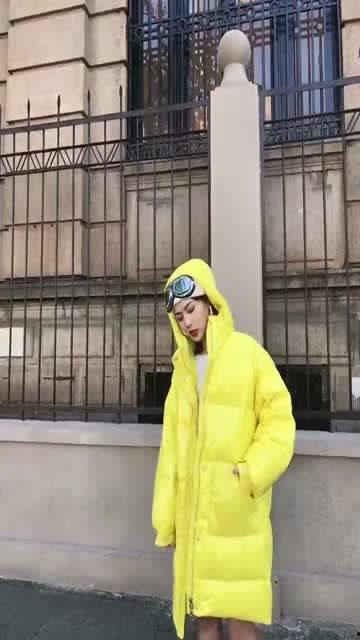 欧美黄帽子小姐姐视频,黄帽子小姐姐的时尚魅力瞬间